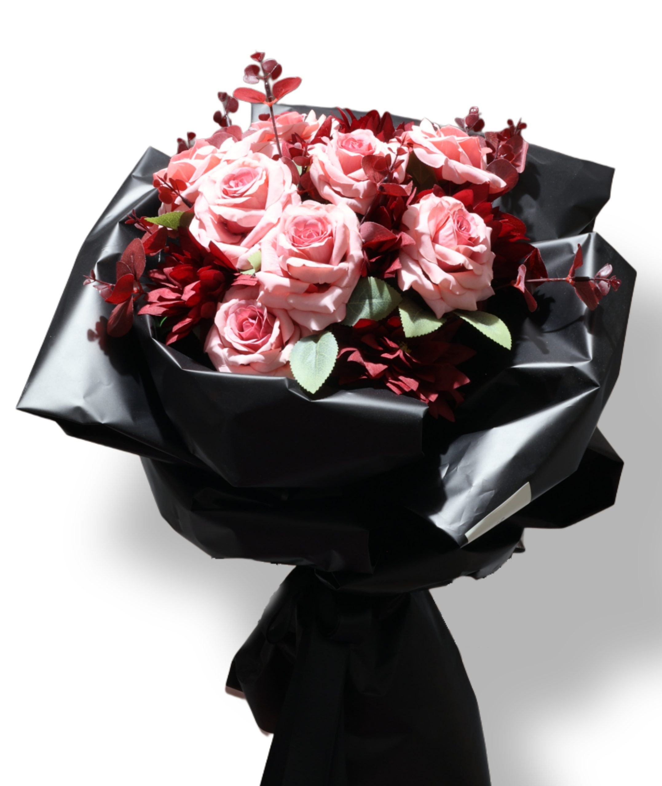 Pastel tonlarda pembe gül buketi – siyah ambalajlı yapay aranjman