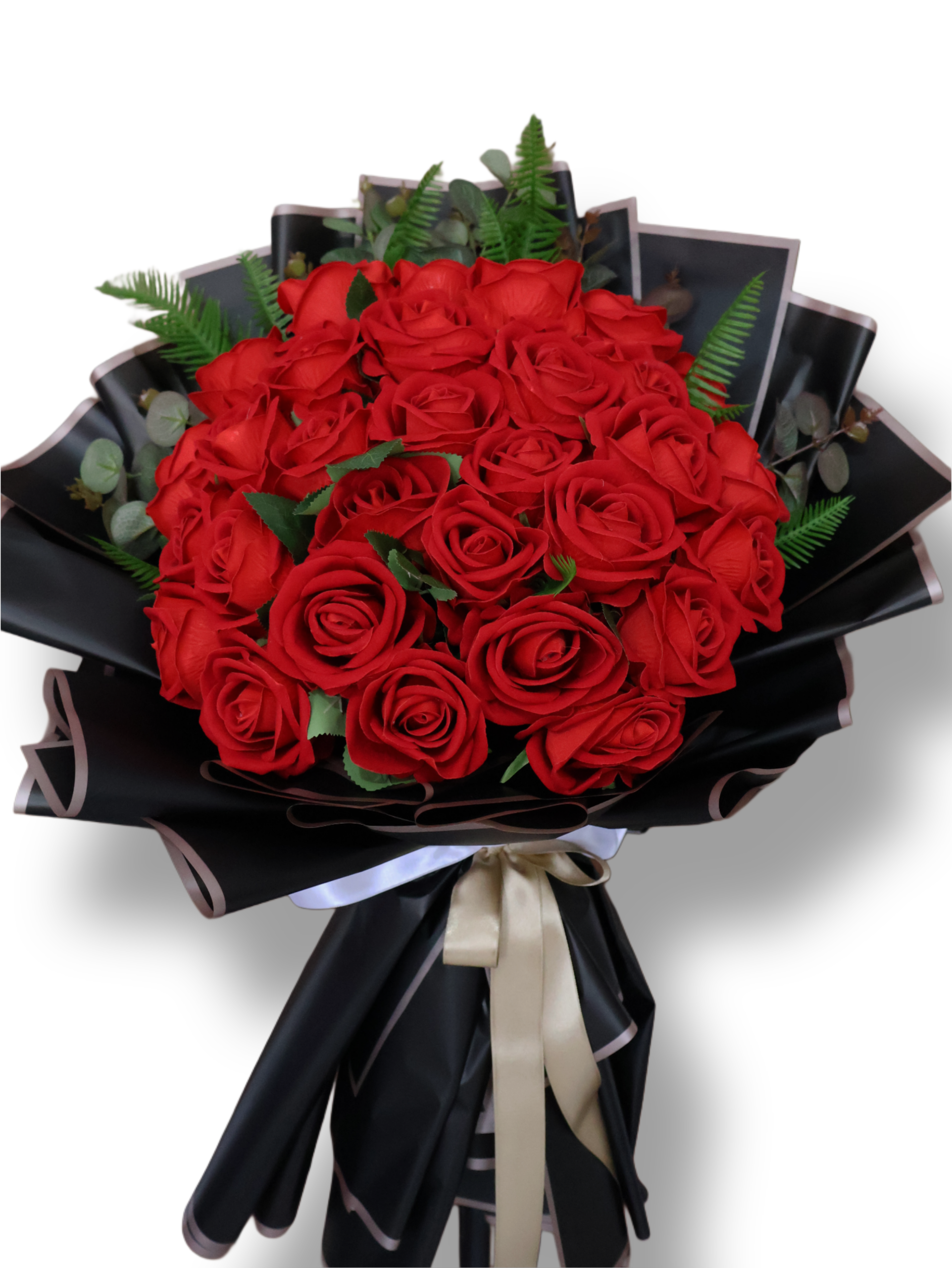 30 adet kırmızı gül buketi – siyah ambalajlı yapay gül aranjmanı
