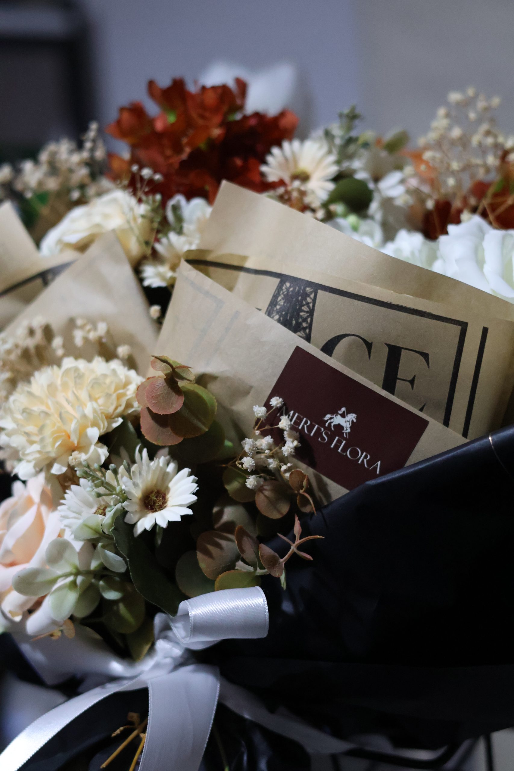 Yapay sonbahar buketi – kuru çiçek ve yapay çiçeklerle hazırlanmış şık aranjman